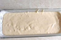 ciasto cytrynowe w foremce do pieczenia