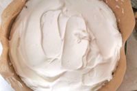 sernik eton mess z bitą śmietaną