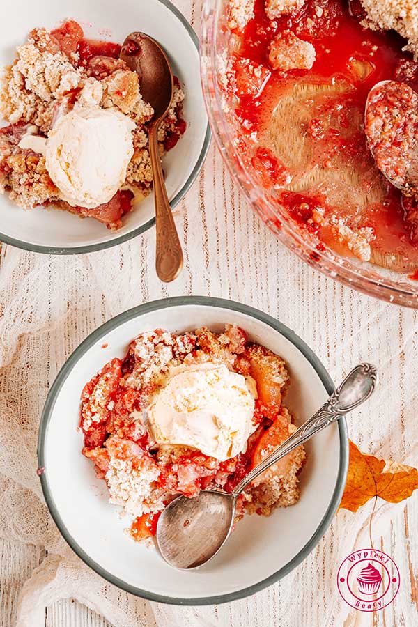 Apple and raspberry crumble recipe with video
