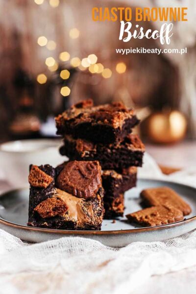 Biscoff Brownie Recipe biscoff brownie cake with cream and cookies