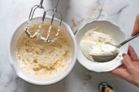 dodawanie serka mascarpone do kremu