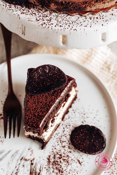 czekoladowy tort z musem z czekolady białej i gorzkiej