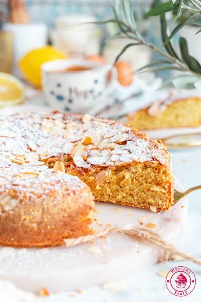 almond cake with ricotta cheese