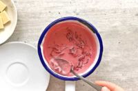 wyciąganie hibiskusa z kremówki