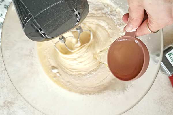 dodawanie oleju rzepakowego do ciasta