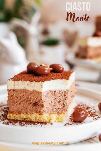Recipe for Monte cake Monte cake on sponge cake sprinkled with bitter cocoa
