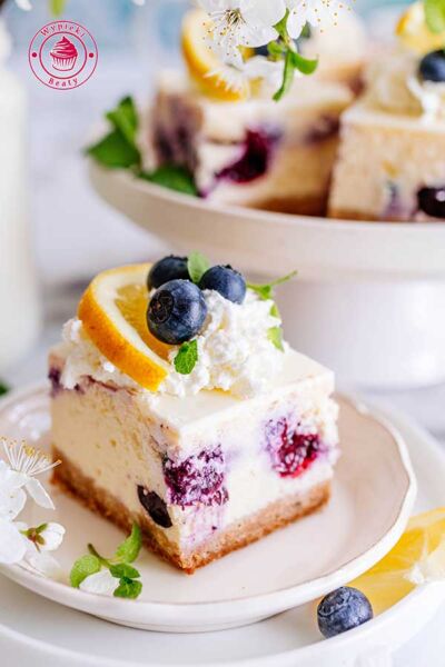 lemon cheesecake with blueberries