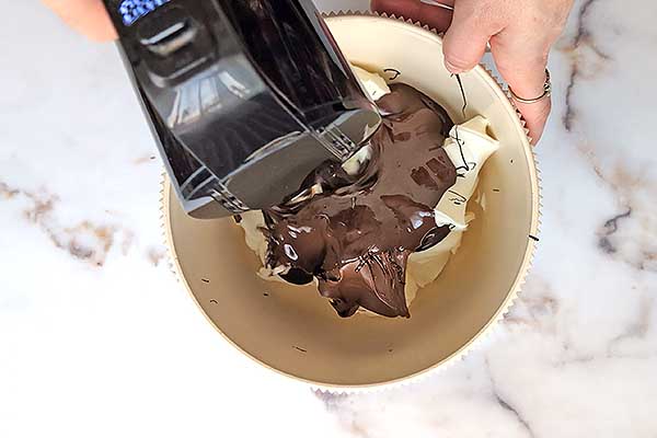 przygotowanie kremu czekoladowego do ciasta