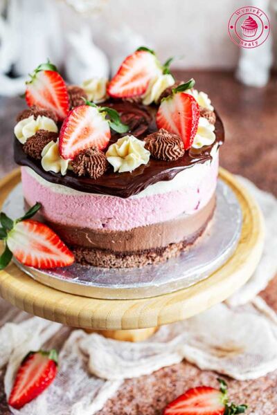 chocolate strawberry mousse cake