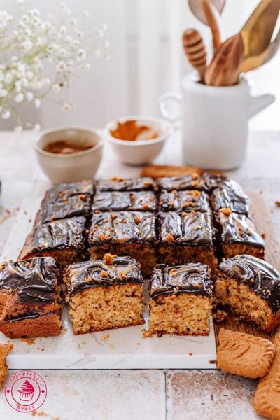 biscoff cake with biscoff spread