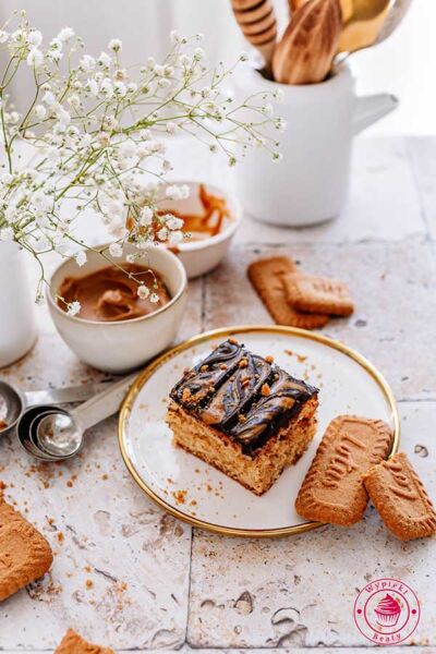 biscoff ciasto z kremem lotus i ciasteczkami