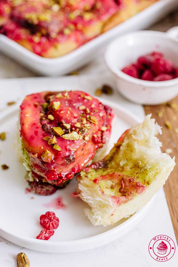 pistachio raspberry rolls