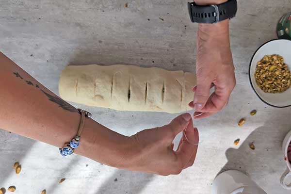 jak podzielić ciasto drożdżowe na bułeczki