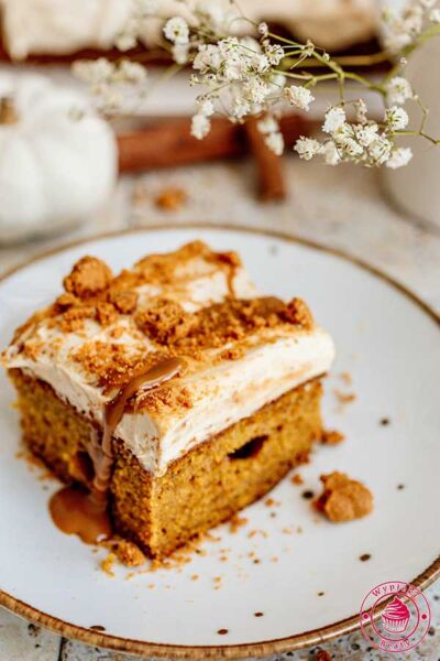 biscoff pumpkin cake