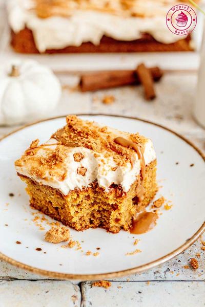 Pumpkin cake with Biscoff cream pumpkin cake with biscoff cream