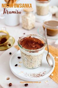 Oatmeal cookies with white chocolate overnight tiramisu oatmeal
