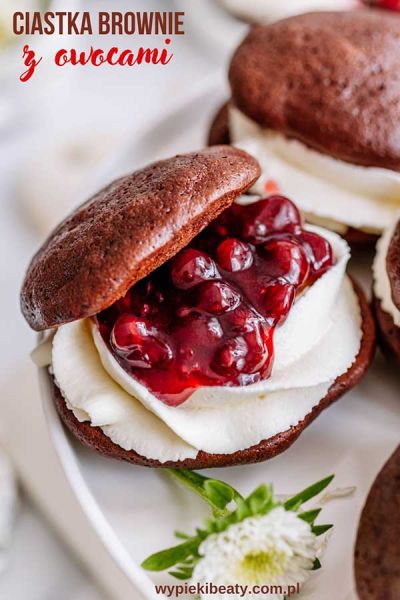 Brownie cookies with fruit brownie whoopie pies with cream and fruit