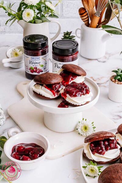 brownie cookies with mascarpone and cherries