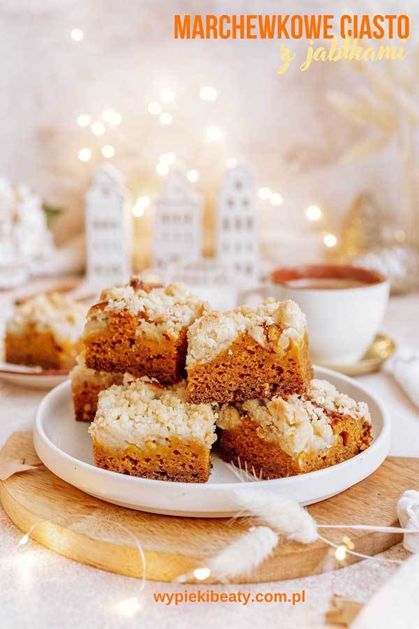 carrot cake with apples and crumble