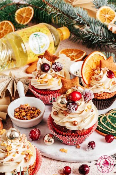 gingerbread cupcakes with cinnamon cream