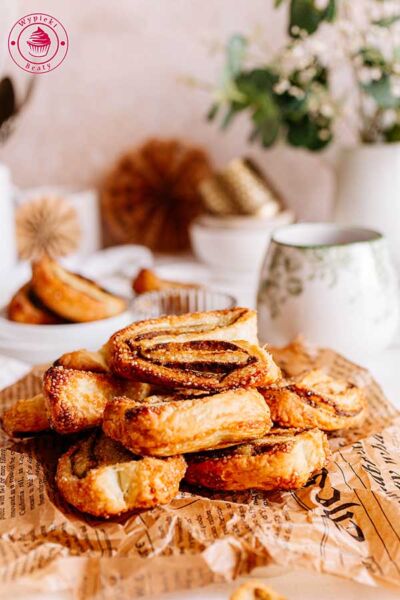 szybkie ciastka francuskie z pistacjami cukrem