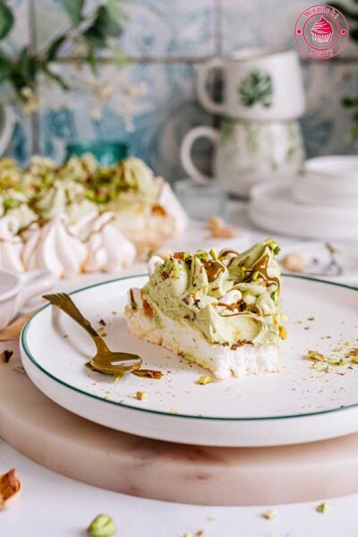 pistachio meringue cake