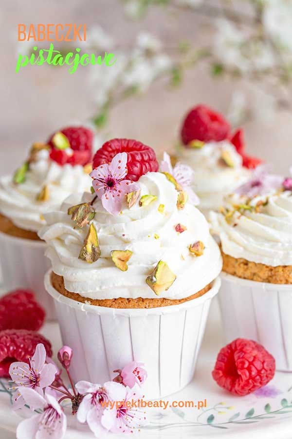 pistachio cupcakes