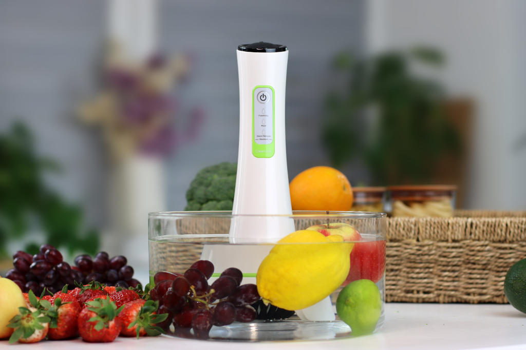 widok na myjkę do żywności w towarzystwie świeżych owoców myjka food cleaner do mycia żywności
