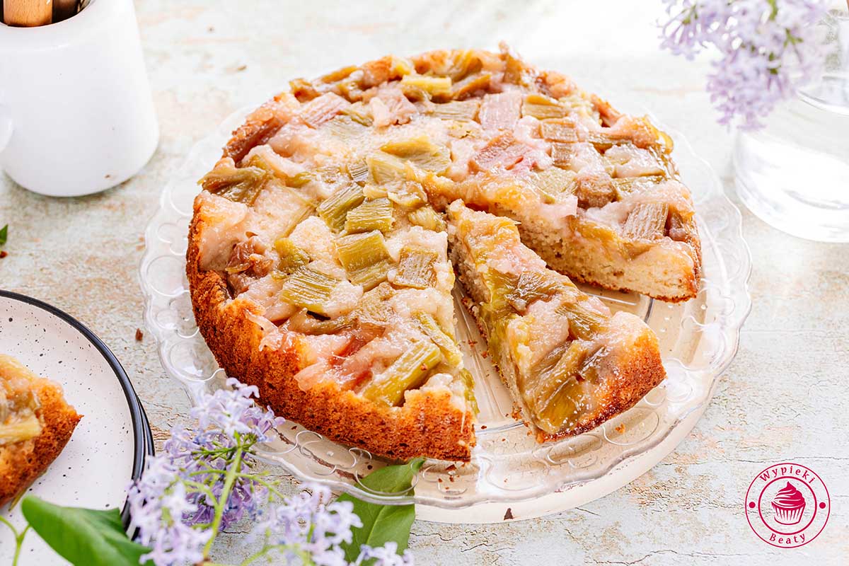 Odwrócone ciasto rabarbarowe odwrócone ciasto rabarbarowe - ciasto pieczone z rabarbarem