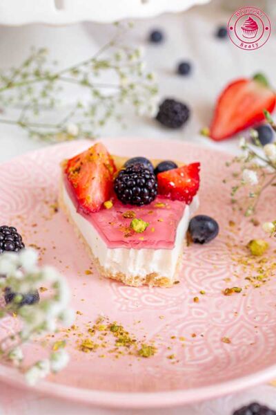 panna cotta z galaretką i owocami na kruchym spodzie