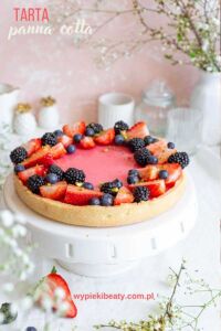 krucha tarta z galaretką i owocami