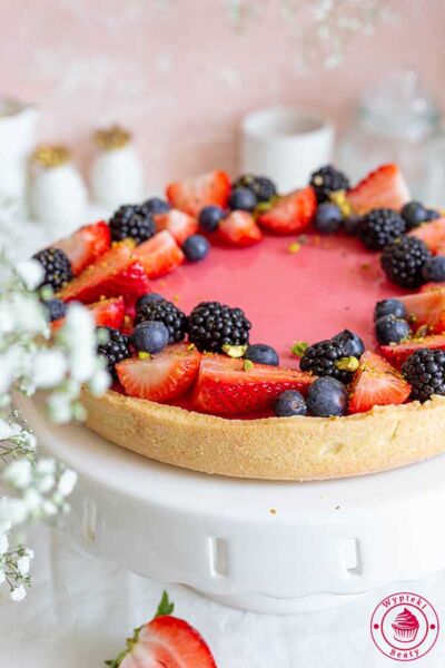 krucha tarta z waniliową panna cottą i owocową galaretką