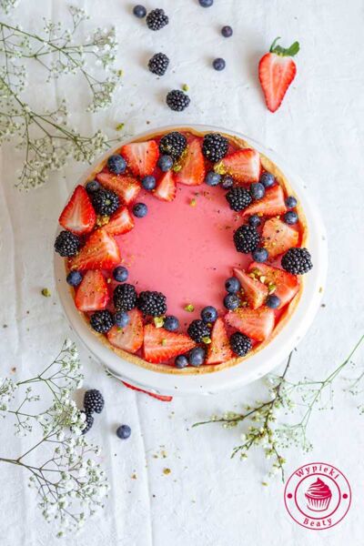 waniliowa panna cotta z galaretką i owocami