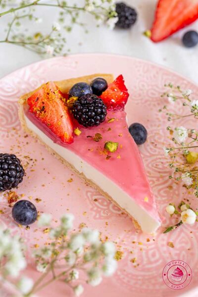 krucha tarta z masą śmietankową i galaretką