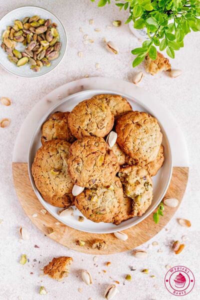 oatmeal cookies with pistachios
