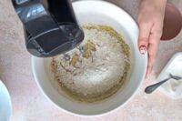 miksowanie ciasta na ciastka owsiano-pistacjowe