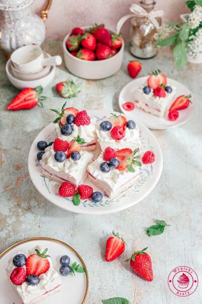 nobake cheesecake with berries