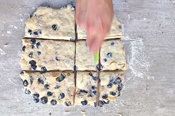krojenie ciasta na scones na porcje