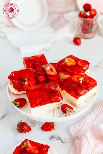 strawberry jello cake with cream
