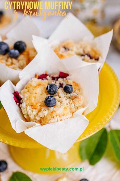 lemon muffins with blueberries and streusel