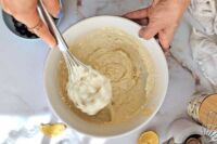 mieszanie ciasta na muffiny cytrynowe