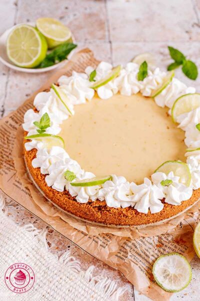Przepis na Key Lime Pie limonkowa tarta key lime pie z dekoracją z bitej śmietany
