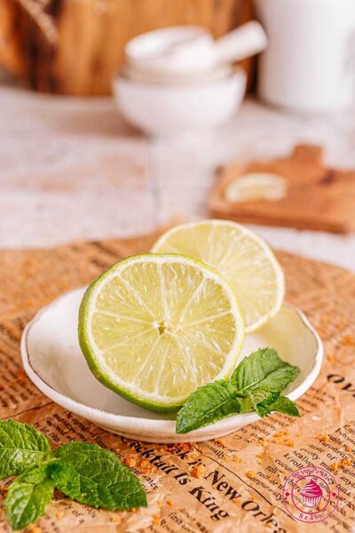 zdjęcie dwóch połówek limonek