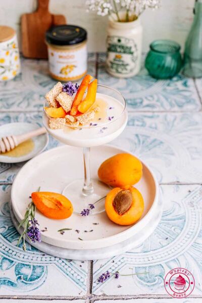miodowa panna cotta z sezamkami i lawendą