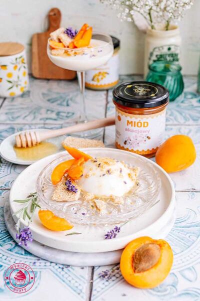 panna cotta miodowa z sezamkami i lawendą