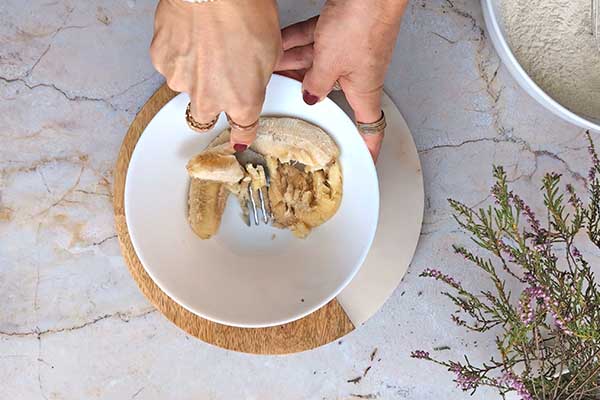 rozgniatanie bananów na muffiny
