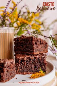 Ciasto kakaowo-jogurtowe czekoladowe ciasto z lukrem czekoladowy prosty przepis krok po kroku