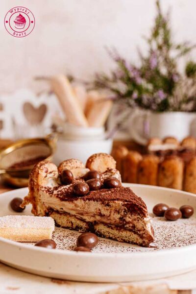 prosta i szybka tarta kawowa na biszkoptach inspirowana deserem tiramisu