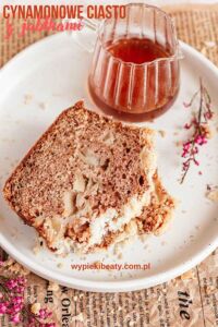 szybkie i łatwe cynamonowe ciasto z jabłkami i kruszonką