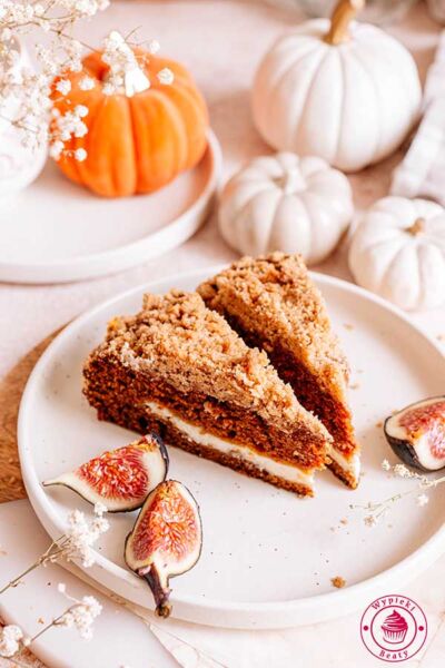 simple cream cheese pumpkin cake